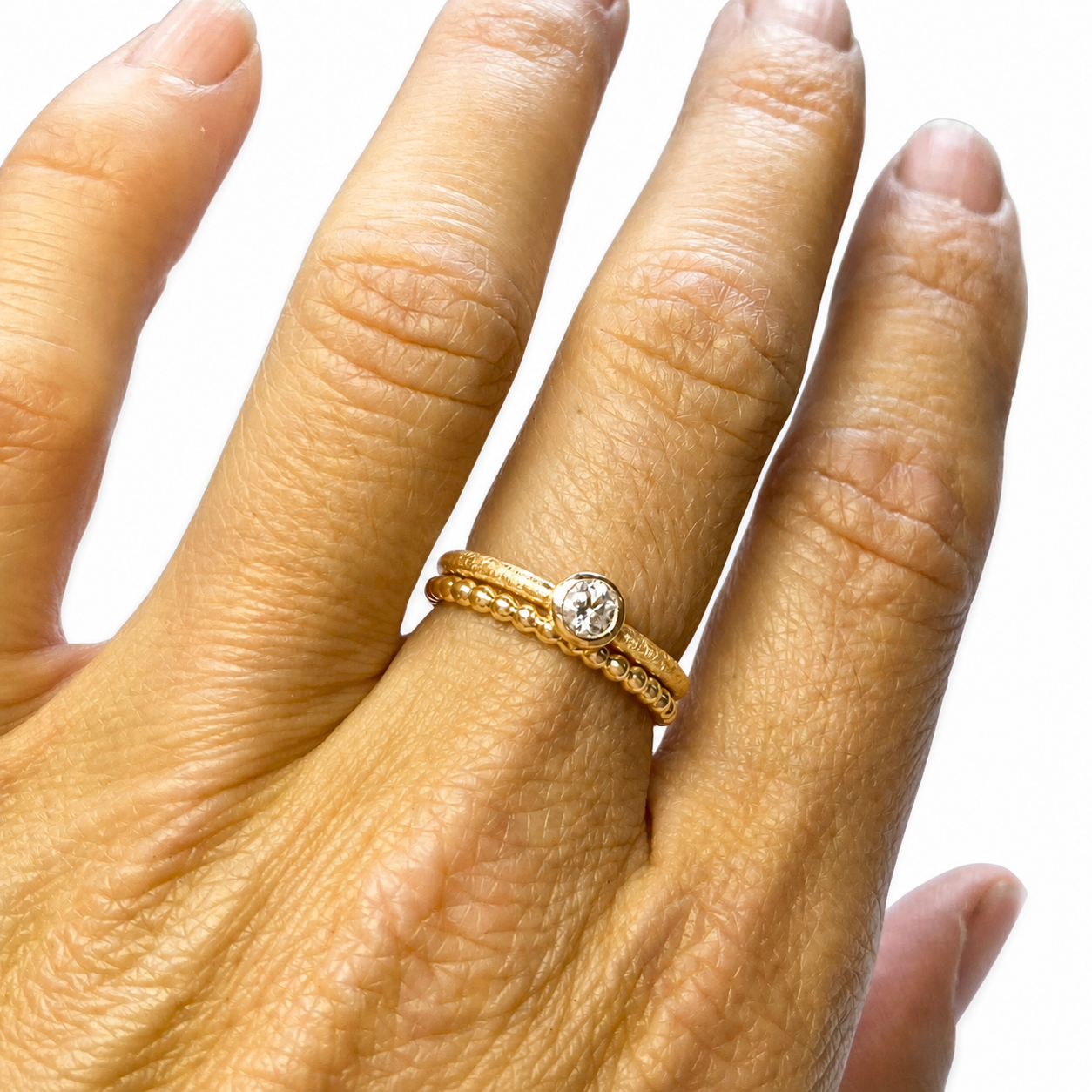 Ein Ring aus Ihrem Altgold – individuell mit Edelstein gefertigt