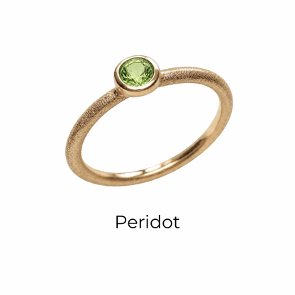 Ein Ring aus Ihrem Altgold – individuell mit Edelstein gefertigt