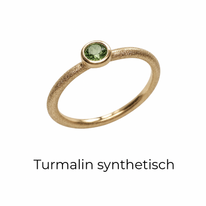Ein Ring aus Ihrem Altgold – individuell mit Edelstein gefertigt