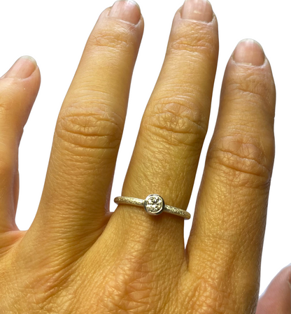 Stapelring mit einem Zirkonia