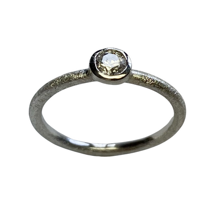 Stapelring mit einem Zirkonia