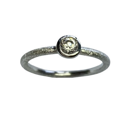 Stapelring mit einem Zirkonia