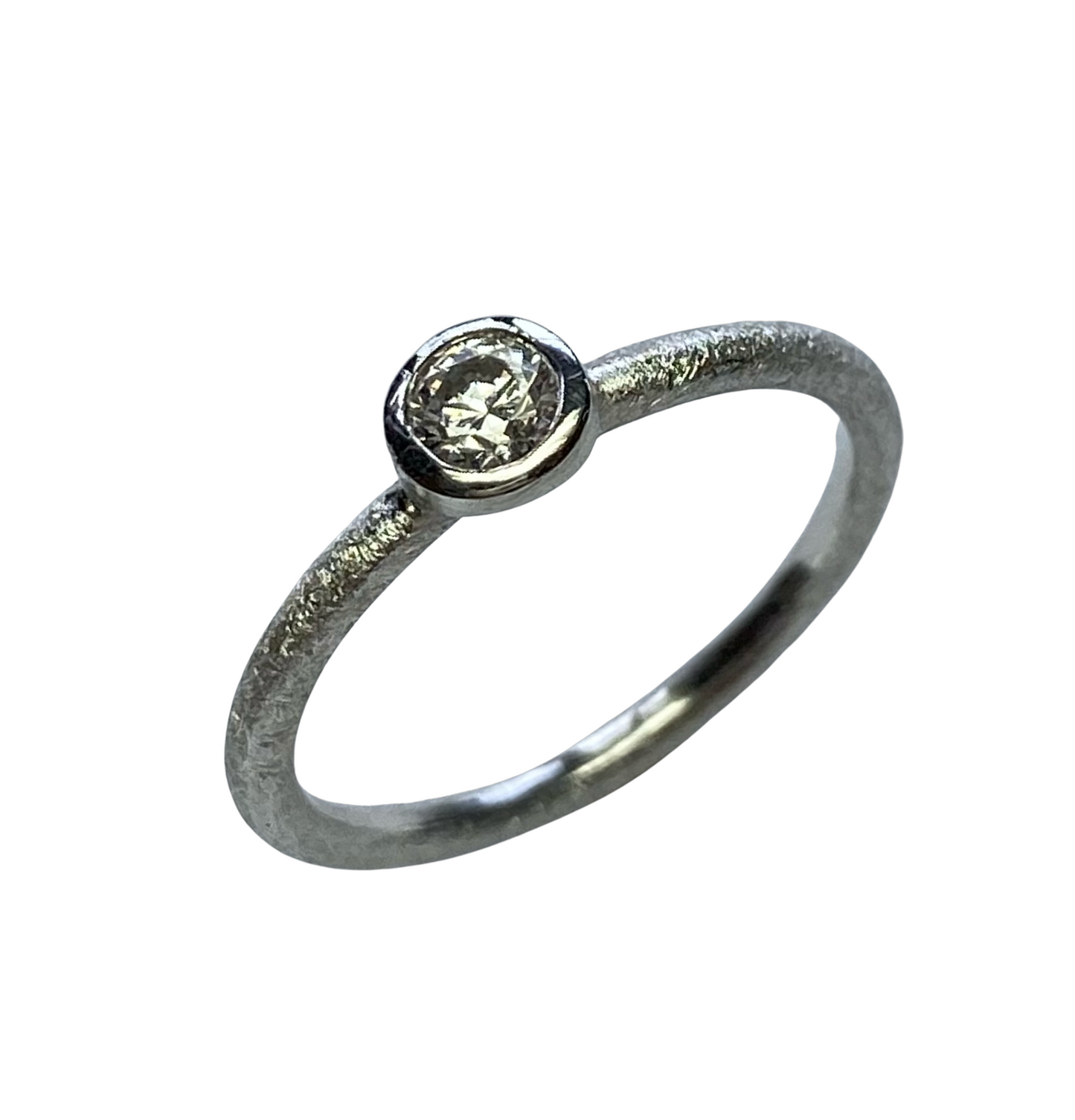 Stapelring mit einem Zirkonia