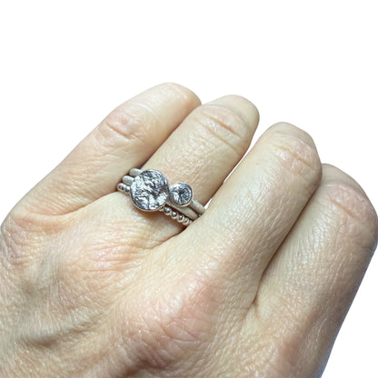 Ring mit rundem Abdruck