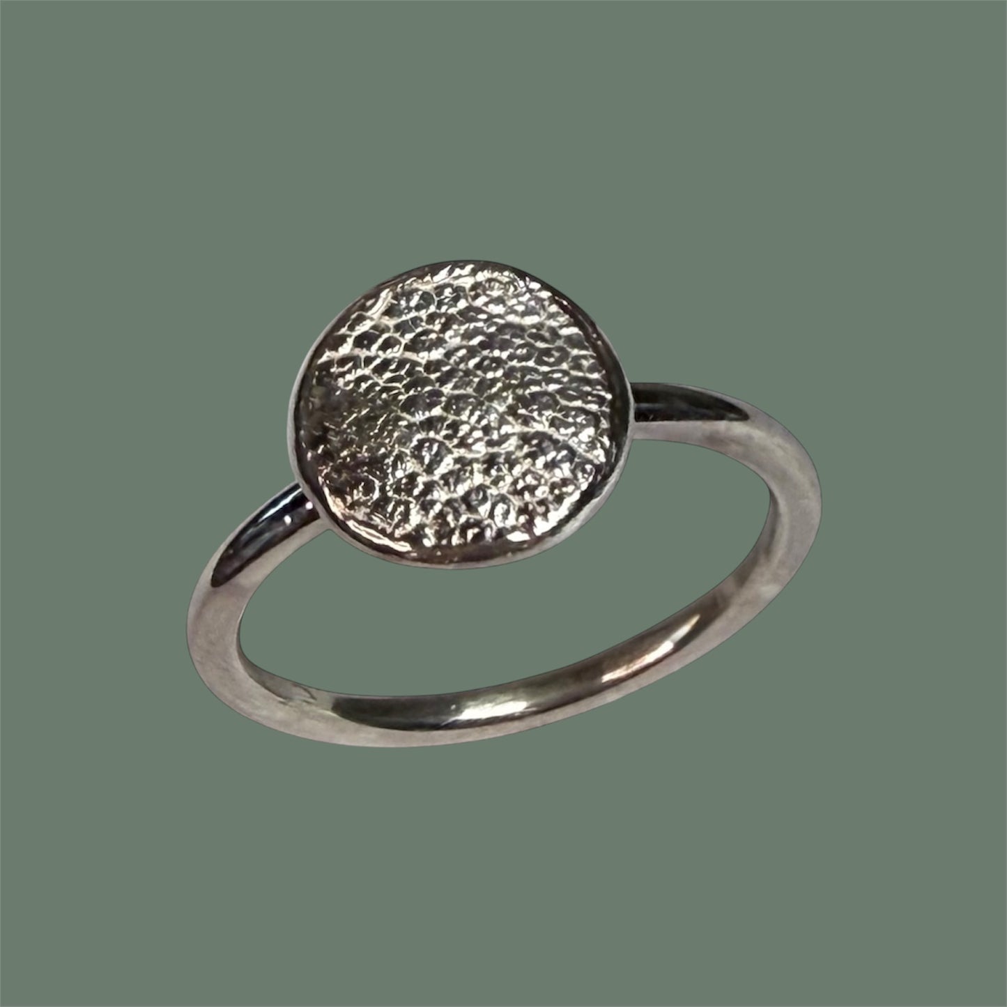 Ring mit rundem Abdruck