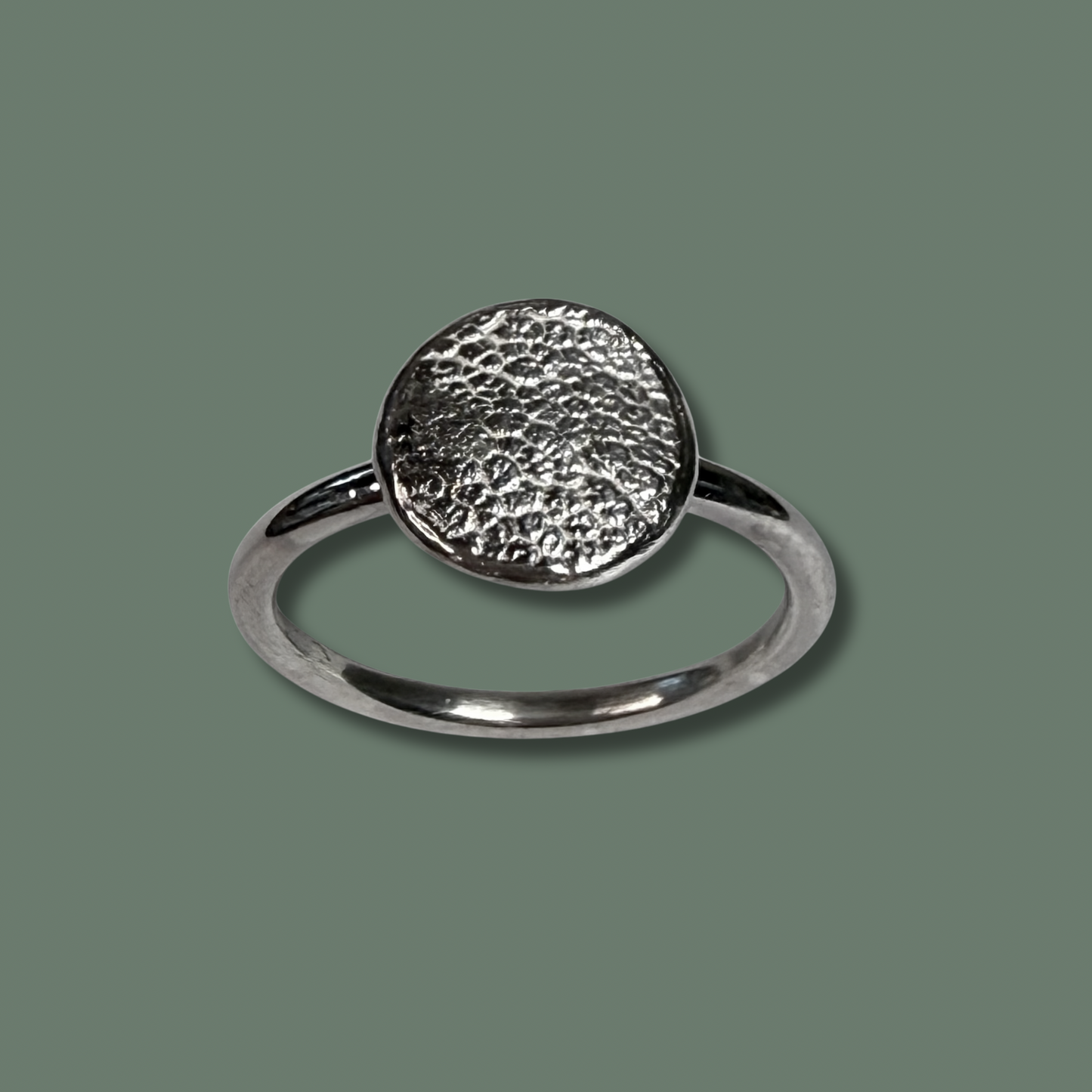 Ring mit rundem Abdruck