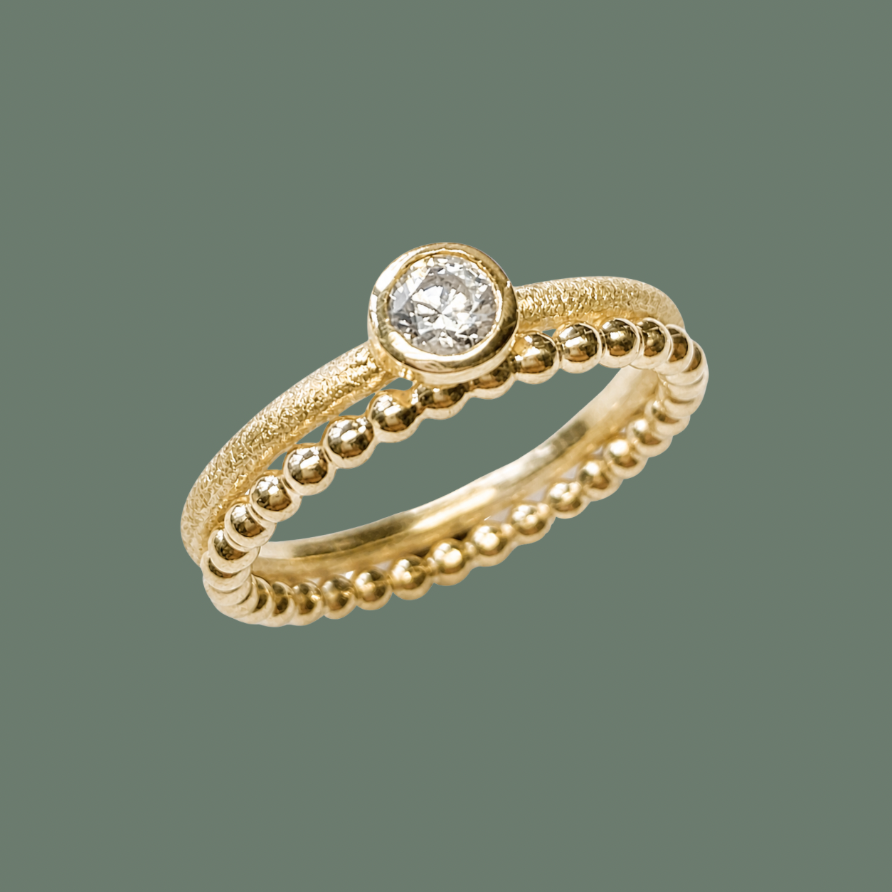 Ein Ring aus Ihrem Altgold – individuell mit Edelstein gefertigt