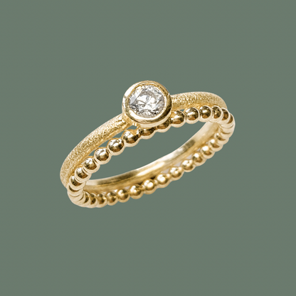 Ein Ring aus Ihrem Altgold – individuell mit Edelstein gefertigt