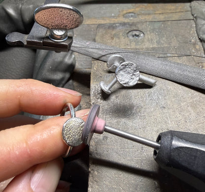 Ring mit rundem Abdruck