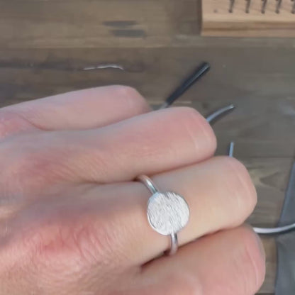 Ring mit rundem Abdruck
