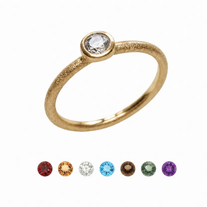 Ein Ring aus Ihrem Altgold – individuell mit Edelstein gefertigt